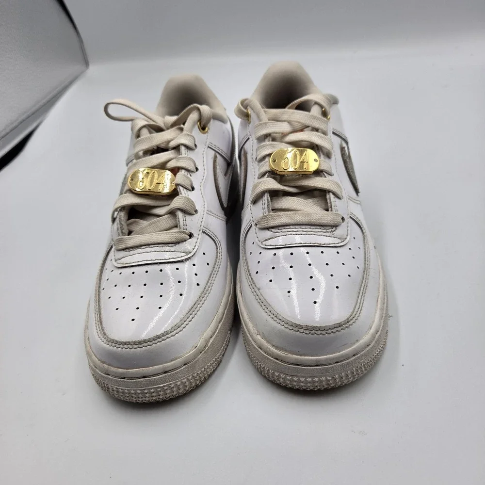 Nike Air Force 1 Low NOLA White / Gold Patent Leather Size 5Y